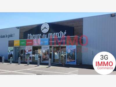 A louer local 1300m² à Niort Mendes France