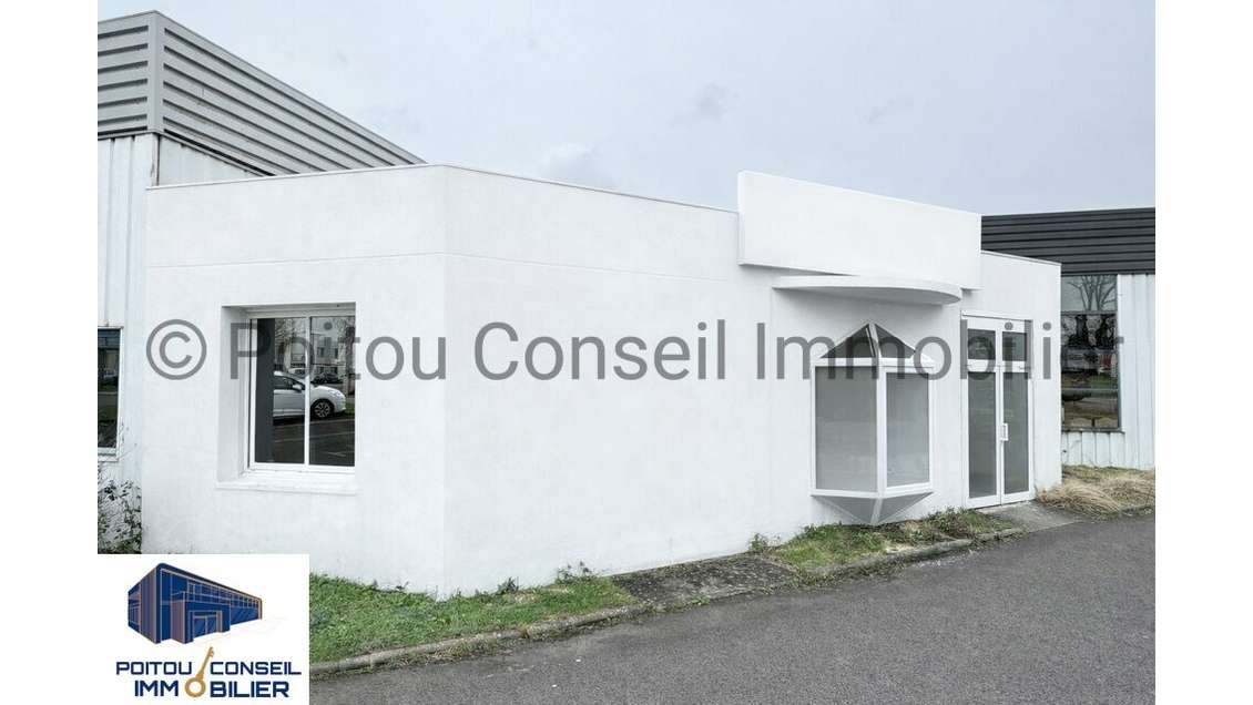 Local 170m² à louer zone Mendes France à Niort