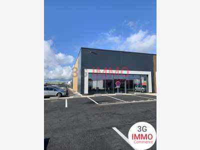 A louer local commercial 330m² Niort Mendes France