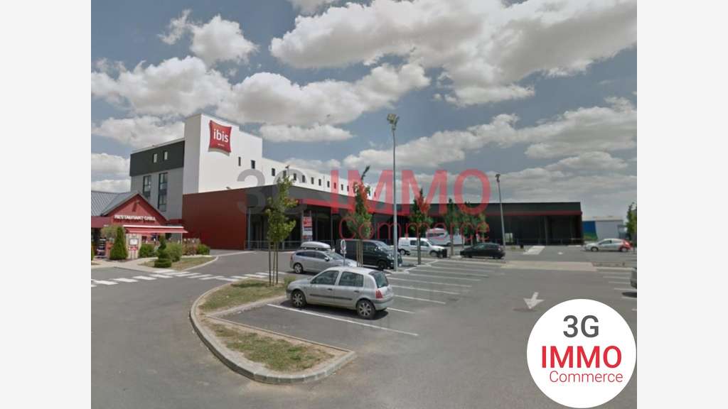 Loue local commercial 1383m² à proximité de Niort