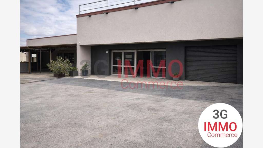 Loue local commercial 325m² à proximité de Niort