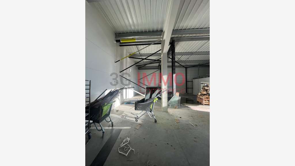A louer local commercial 200m² à Niort Bessines