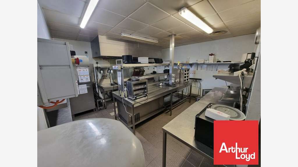 LOCAL COMMERCIAL ZONE MENDES FRANCE - 320 M2
