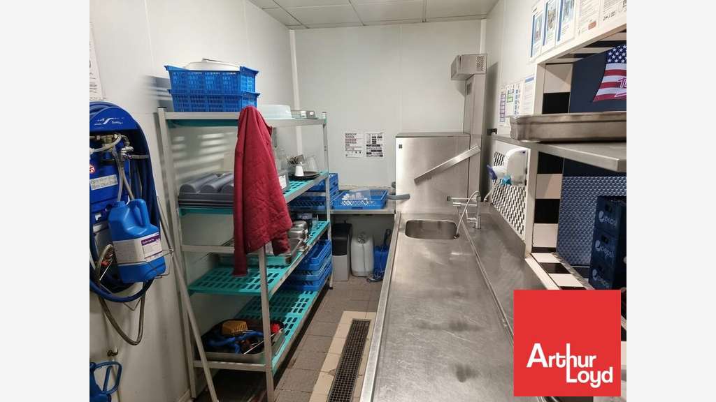 LOCAL COMMERCIAL ZONE MENDES FRANCE - 320 M2