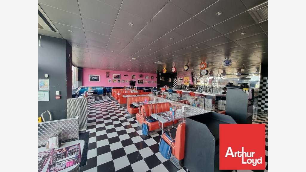 LOCAL COMMERCIAL ZONE MENDES FRANCE - 320 M2