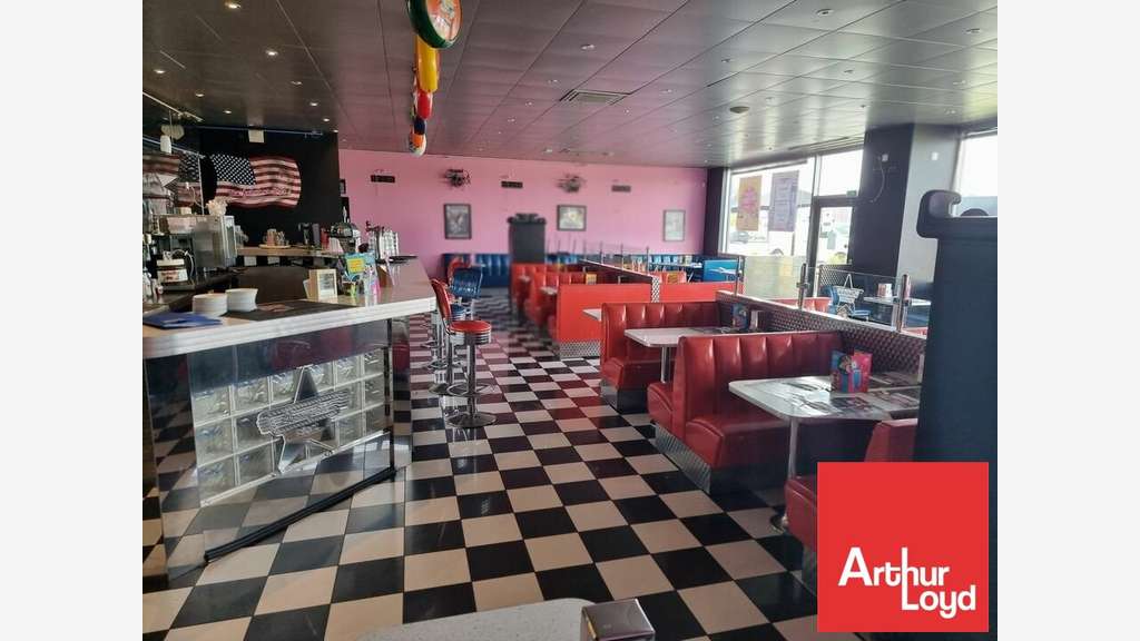 LOCAL COMMERCIAL ZONE MENDES FRANCE - 320 M2