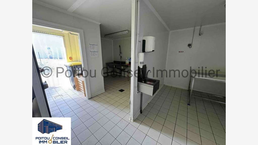 Local 1300m² à louer Niort zone Mendes France