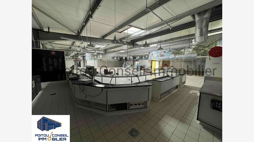 Local 1300m² à louer Niort zone Mendes France