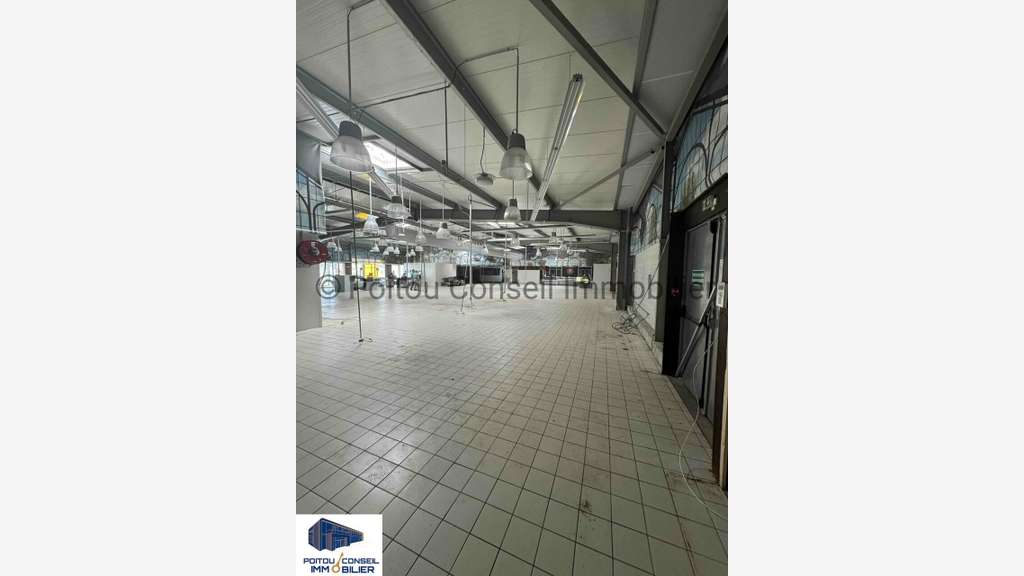 Local 1300m² à louer Niort zone Mendes France