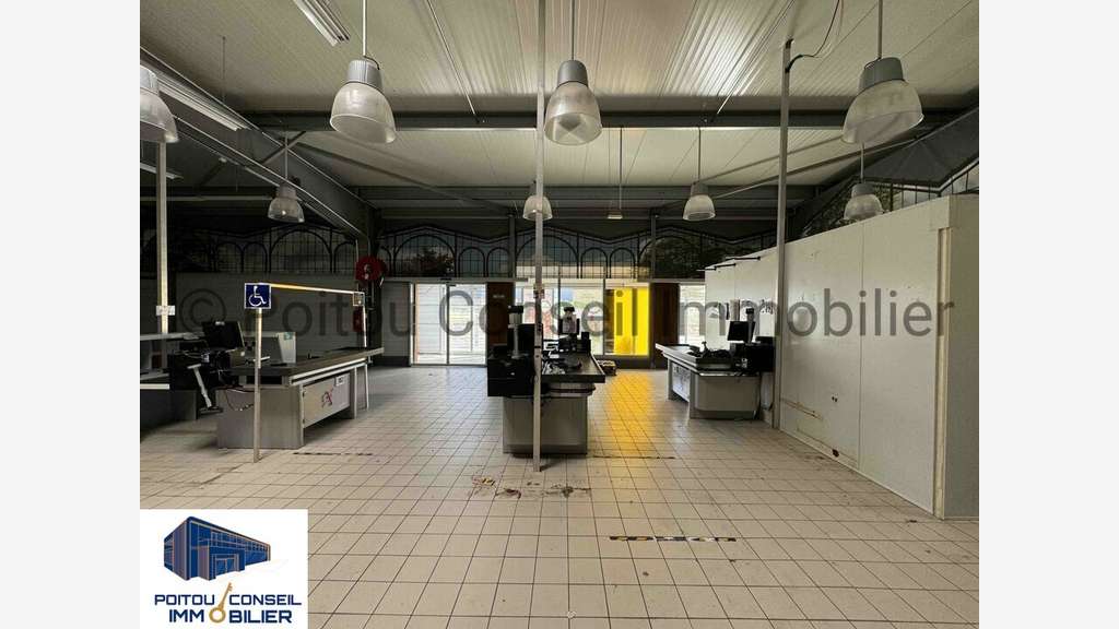 Local 1300m² à louer Niort zone Mendes France