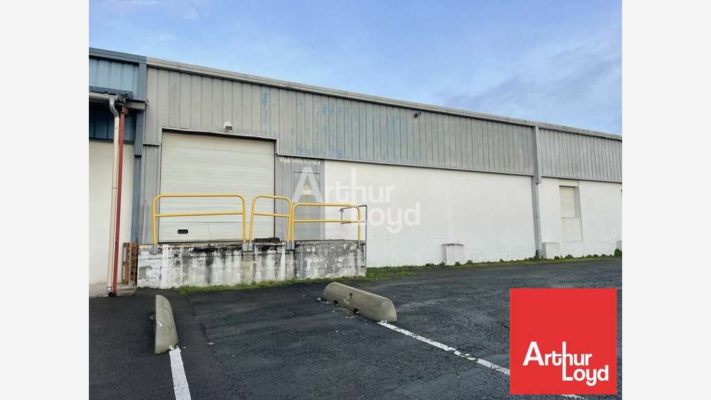 Loue local commercial 700m² à Niort Saint Liguaire
