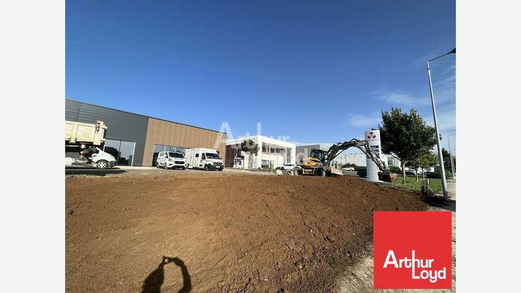 Local commercial 370m² à louer Niort Mendès France