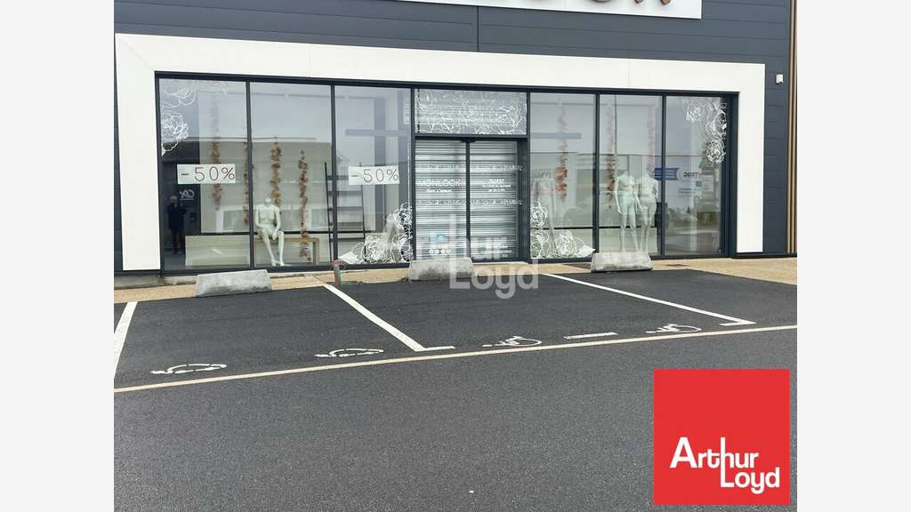 Local commercial 370m² à louer Niort Mendès France