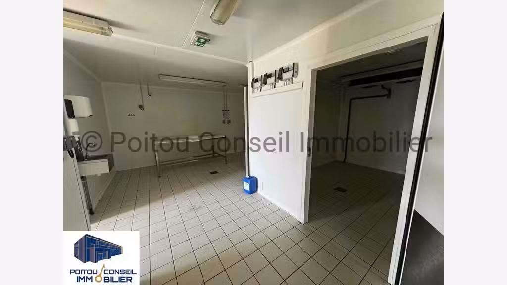 NIORT - LOCAL COMMERCIAL à louer