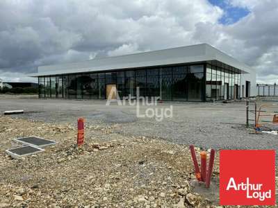 Local commercial de 1000m² à louer en zc Niort