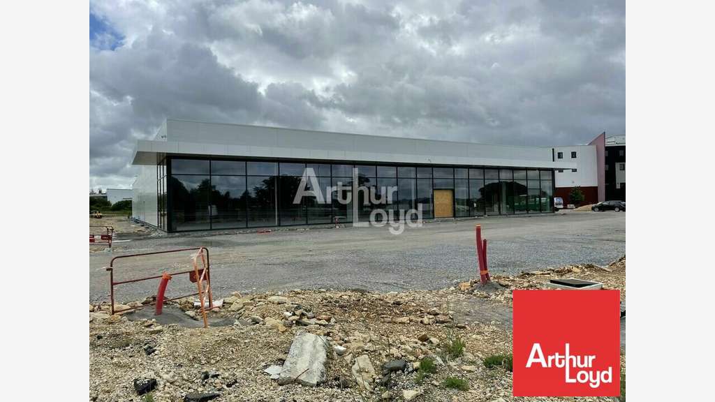 Local commercial de 1000m² à louer en zc Niort