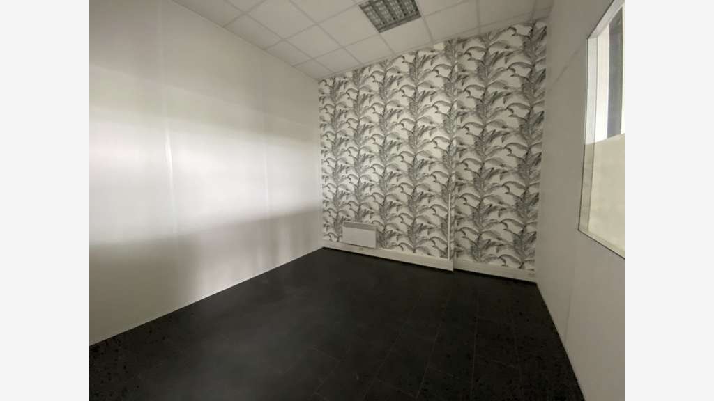 Local commercial 115m² à louer à Nogent-le-Phaye