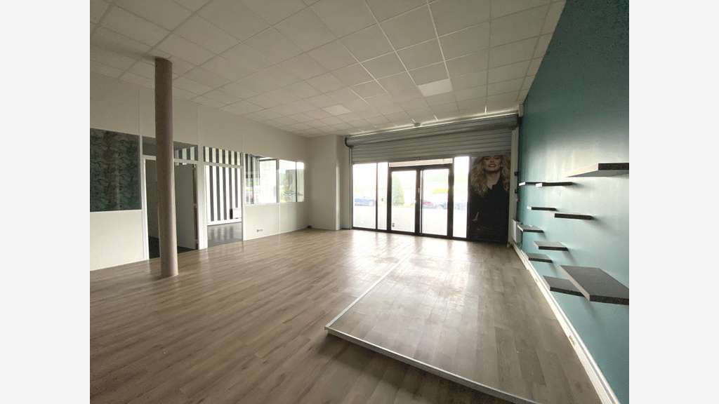 Local commercial 115m² à louer à Nogent-le-Phaye