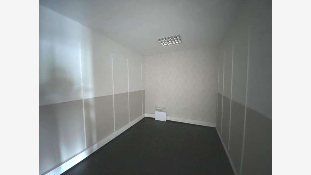 Local commercial 115m² à louer à Nogent-le-Phaye