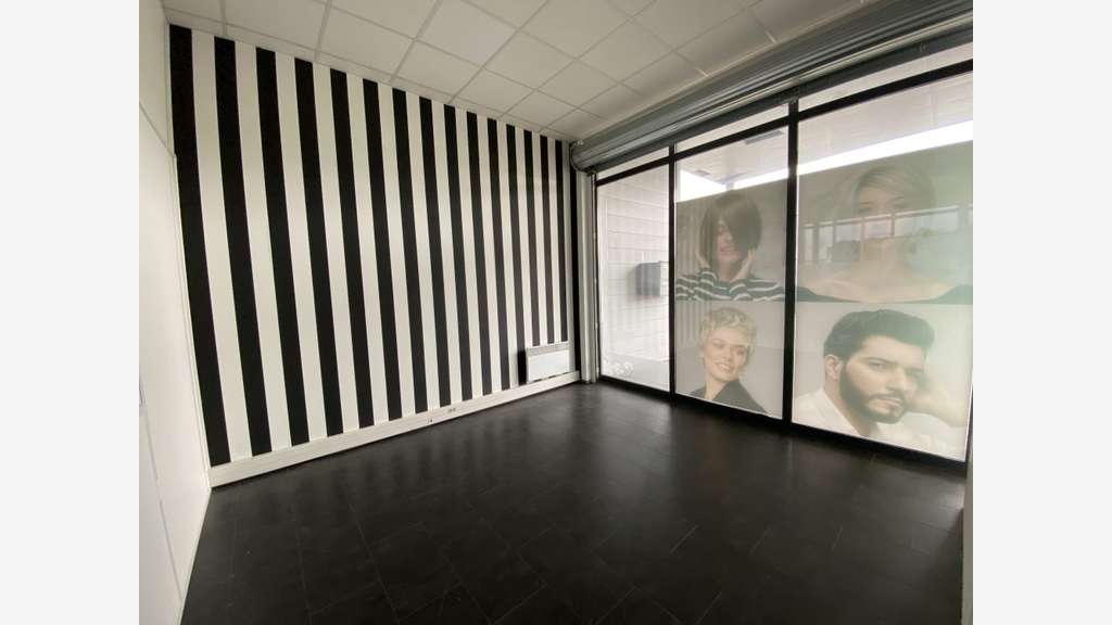 Local commercial 115m² à louer à Nogent-le-Phaye