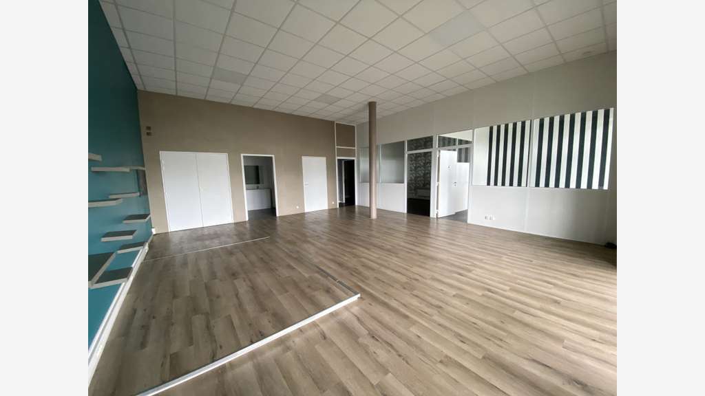 Local commercial 115m² à louer à Nogent-le-Phaye