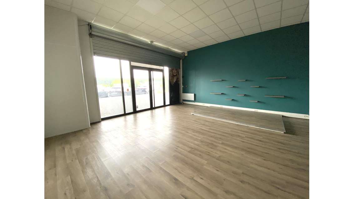 Local commercial 115m² à louer à Nogent-le-Phaye
