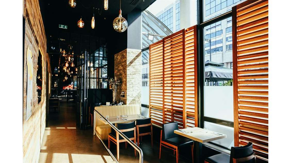 Très belle location pure sur la rue principale