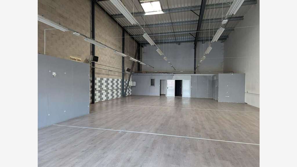 Local 330m² à louer Nogent sur Oise Parc de Saulcy
