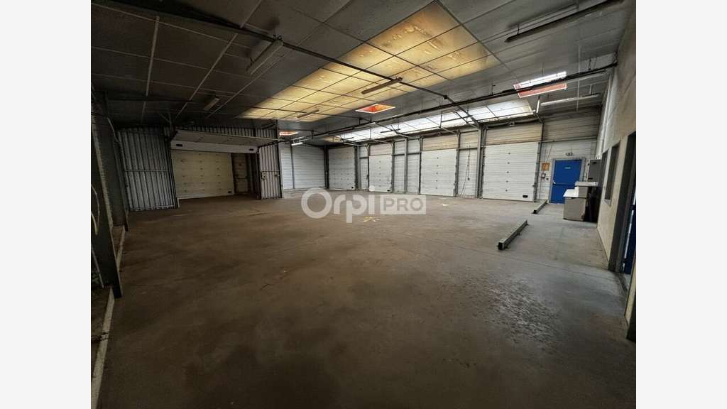 Local entrepôt de 450m² à louer à Noyal Pontivy