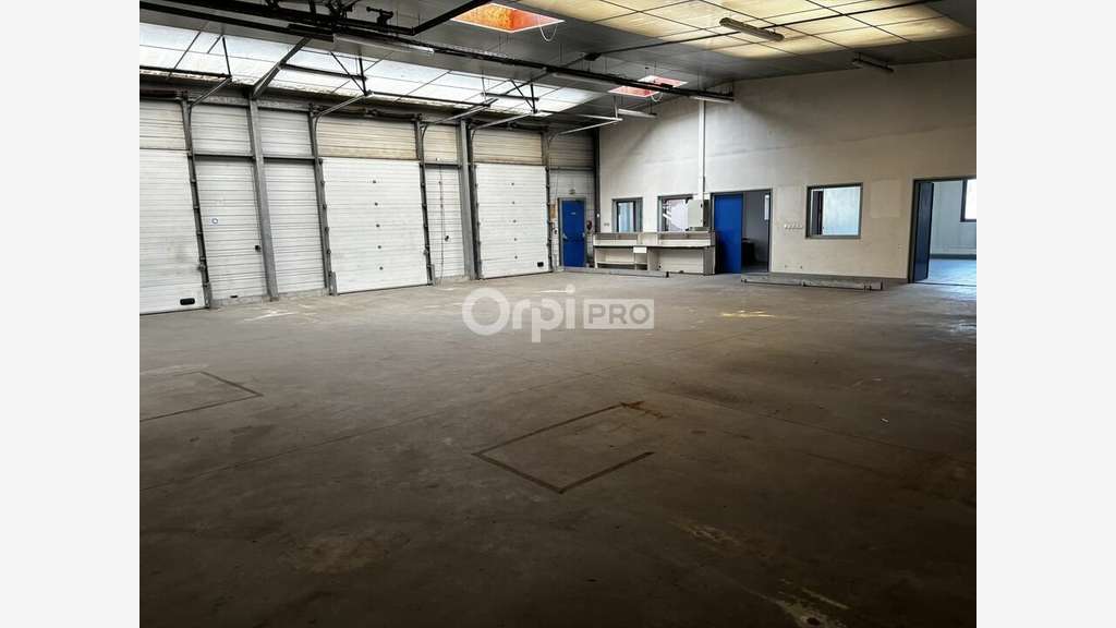 Local entrepôt de 450m² à louer à Noyal Pontivy