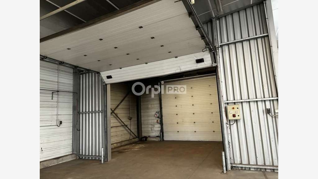 Local entrepôt de 450m² à louer à Noyal Pontivy