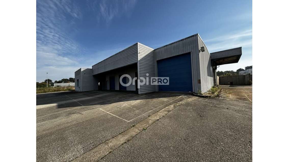 Local entrepôt de 450m² à louer à Noyal Pontivy