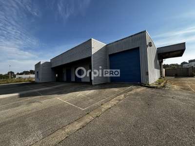 Local entrepôt de 450m² à louer à Noyal Pontivy