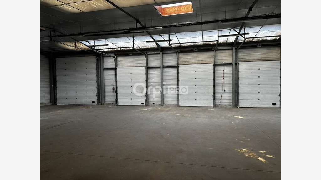 Local entrepôt de 450m² à louer à Noyal Pontivy