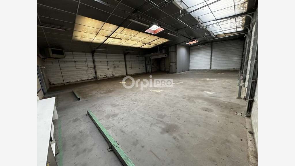 Local entrepôt de 450m² à louer à Noyal Pontivy