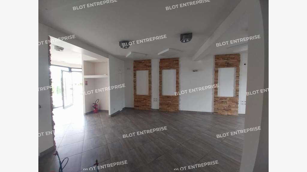 A louer local commercial 60m² à Noyal-Pontivy