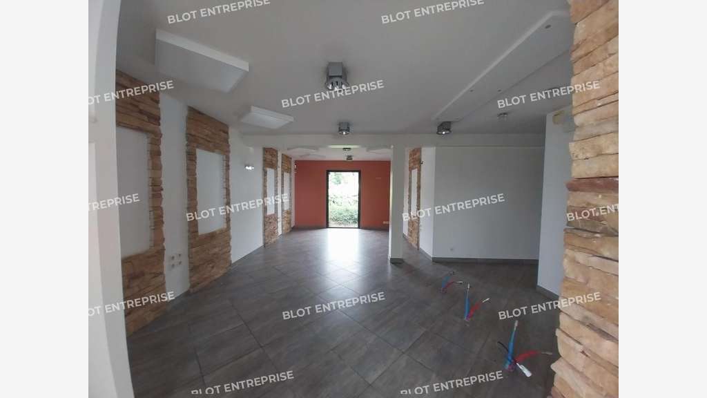 A louer local commercial 60m² à Noyal-Pontivy
