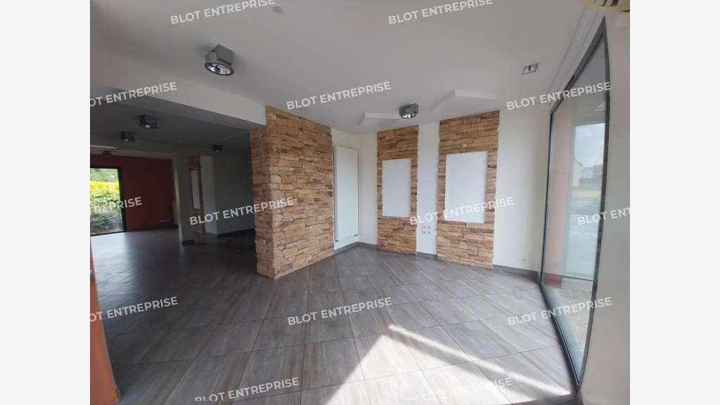A louer local commercial 60m² à Noyal-Pontivy