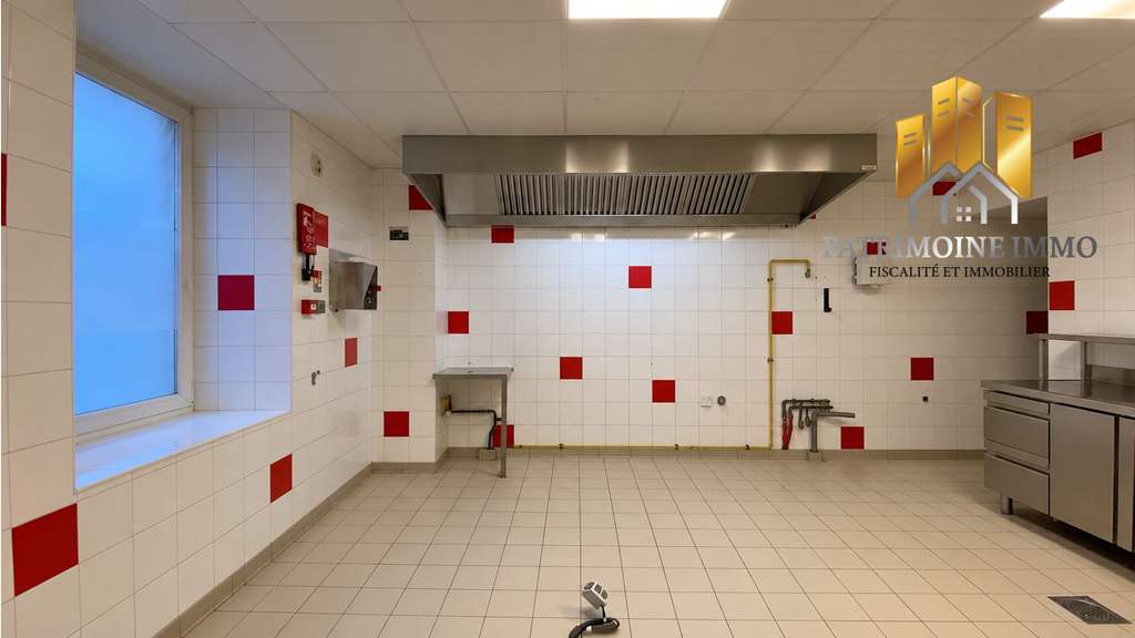 Loue local cial polyvalent 105m² à Noyal-Pontivy