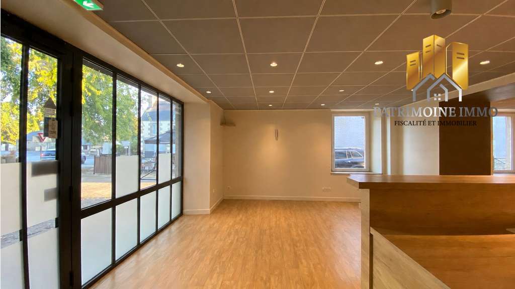 Loue local cial polyvalent 105m² à Noyal-Pontivy