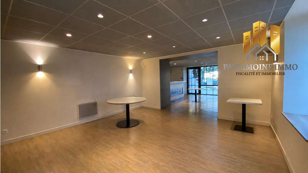 Loue local cial polyvalent 105m² à Noyal-Pontivy