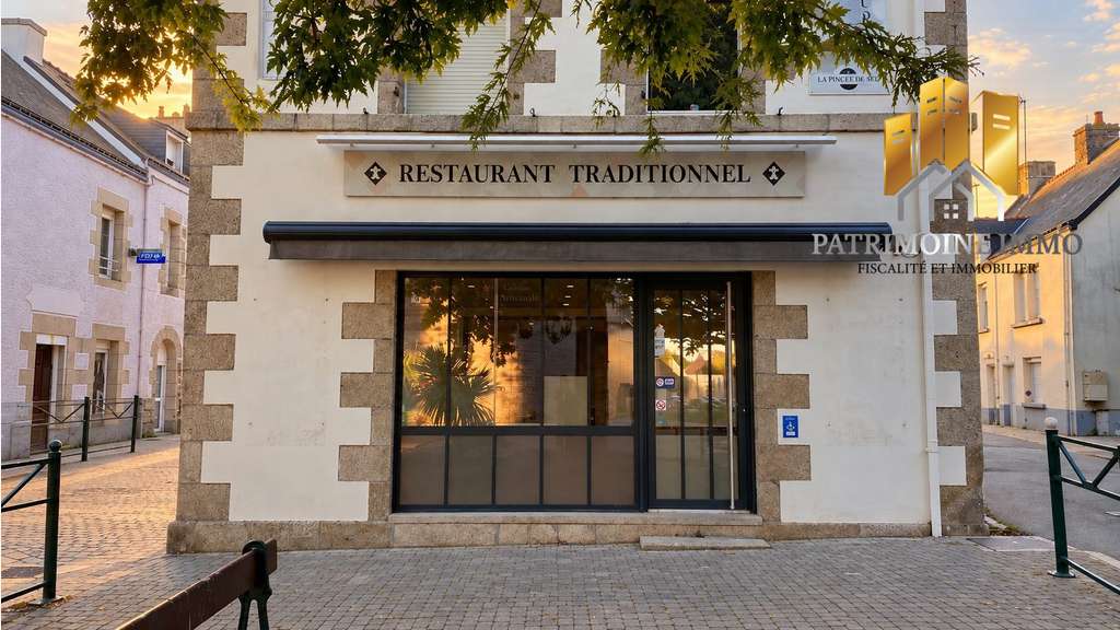 Loue local cial polyvalent 105m² à Noyal-Pontivy
