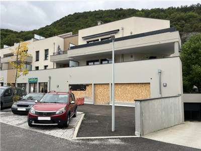 A louer local commercial neuf de 165m² à Noyarey