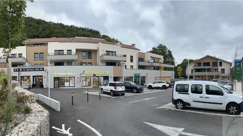 A louer local commercial neuf de 165m² à Noyarey
