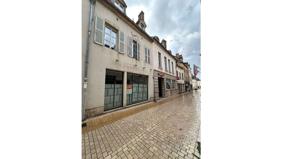 LOCATION LOCAL COMMERCIAL TRAVERSANT CENTRE VILLE