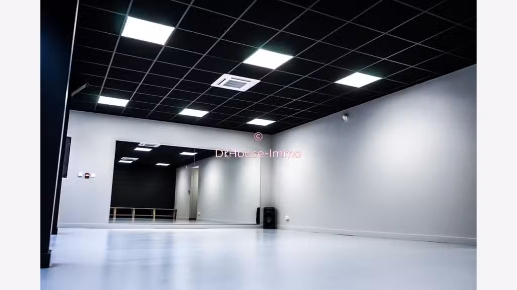 AV salle dédiée aux cours de sport & bien-être 19
