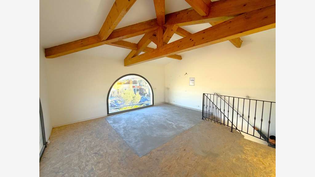 A louer local commercial de 61m² à Ollioules