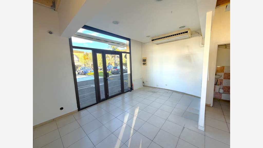A louer local commercial de 61m² à Ollioules
