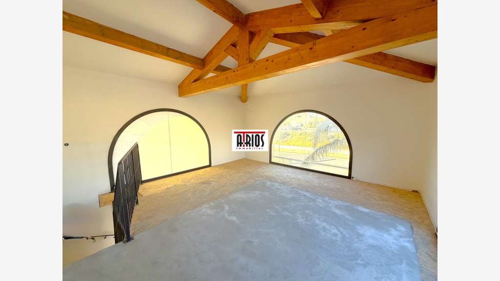Loue local commercial 61m² Ollioules bord de route