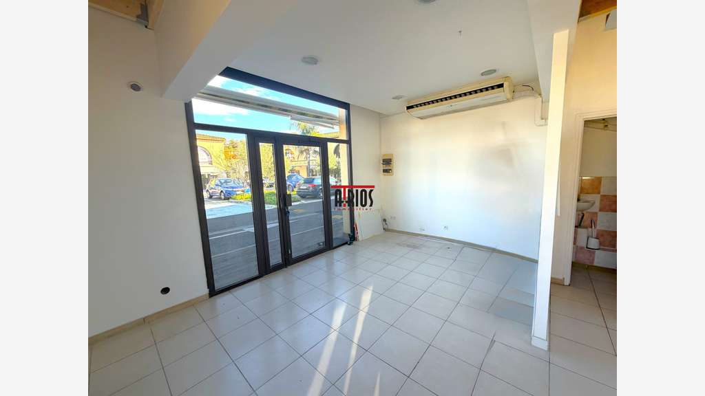 LOCAL COMMERCIAL 61 M²